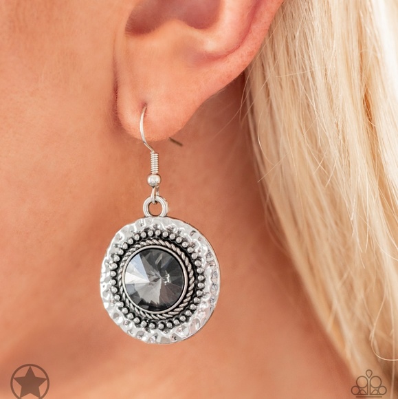 Global Glamour Silver Necklace - Picture 3 of 3